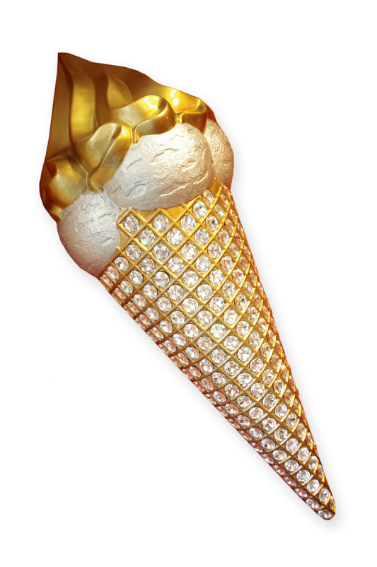 Wandfigur mit Edelsteinen